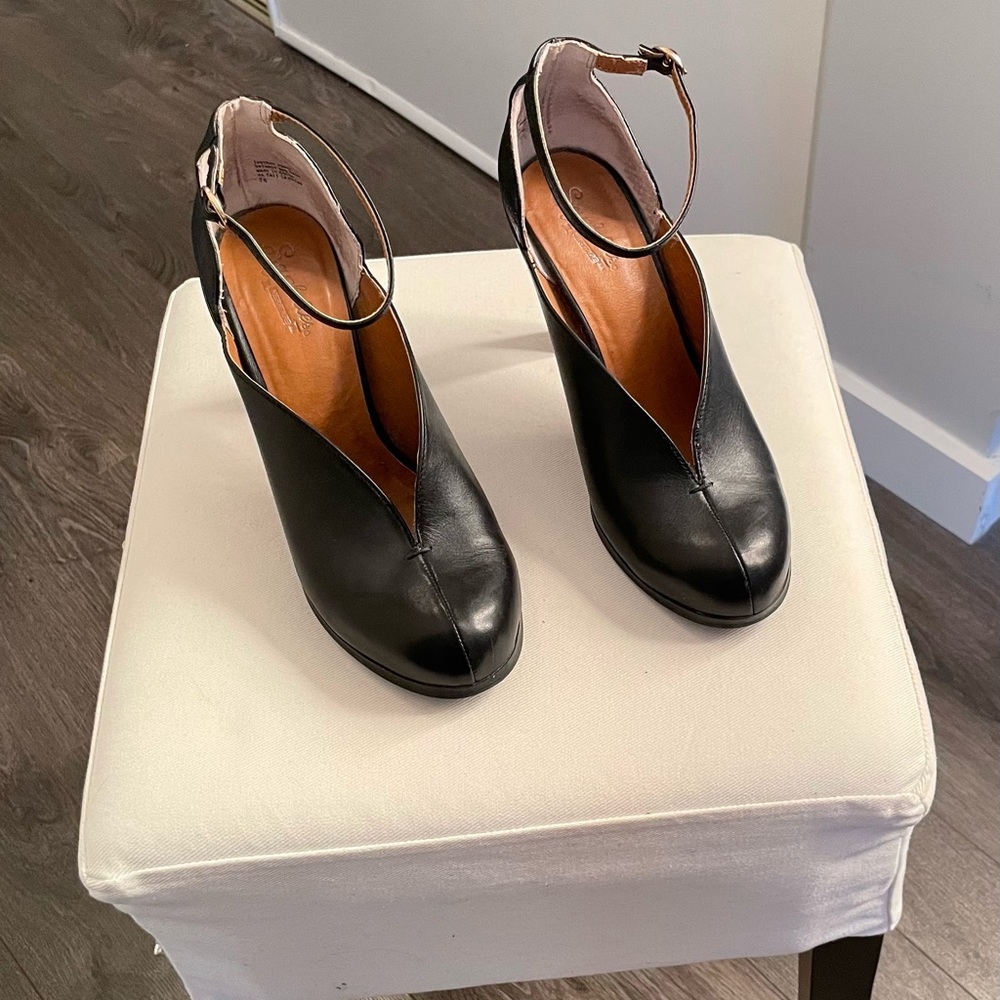 Seychelles Black Heels - Size 7.5 - Gently used